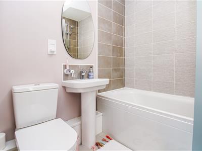 EN SUITE BATHROOM
